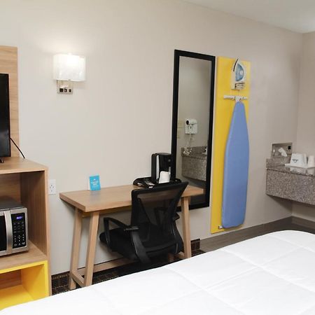 Days Inn By Wyndham Forest Luaran gambar