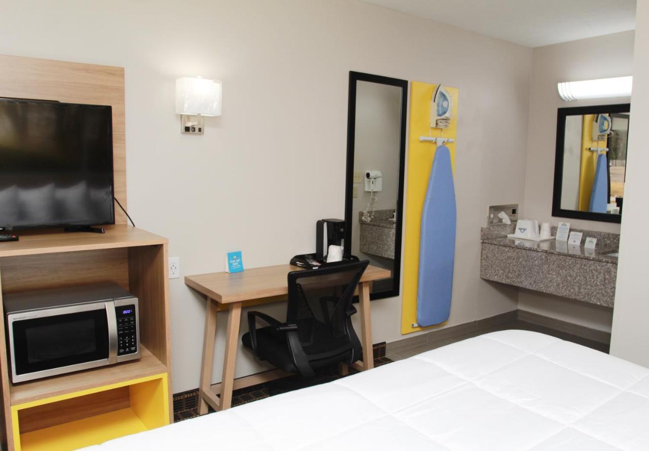 Days Inn By Wyndham Forest Luaran gambar