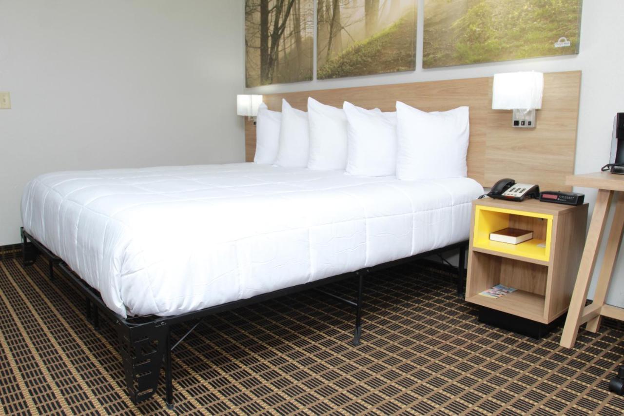 Days Inn By Wyndham Forest Luaran gambar