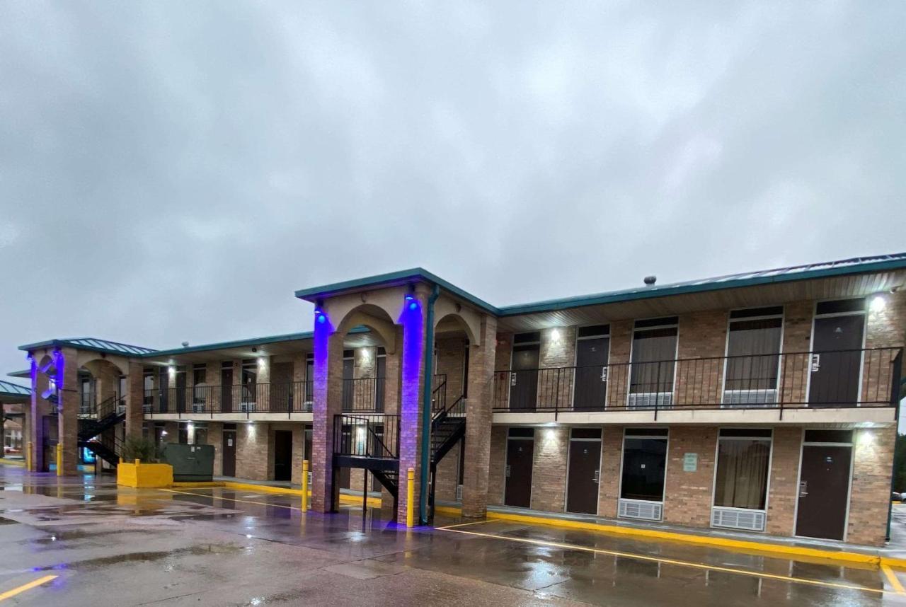 Days Inn By Wyndham Forest Luaran gambar